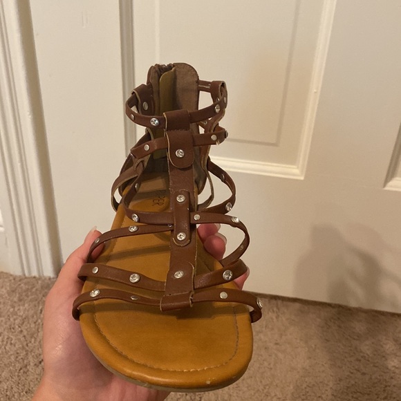 Brown strappy sandals with gems - Picture 4 of 5